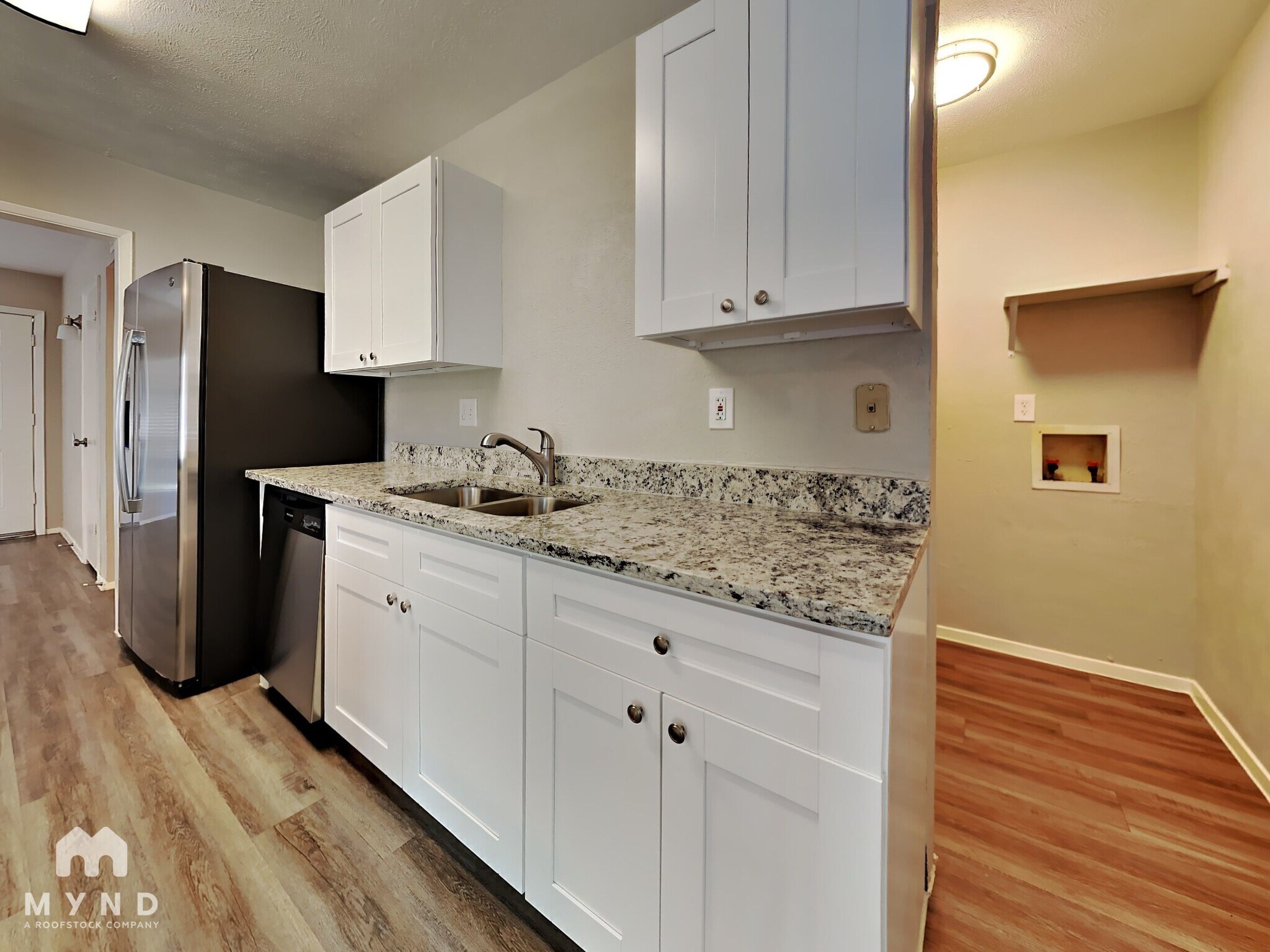 Building Photo - 2822 Canary Ln
