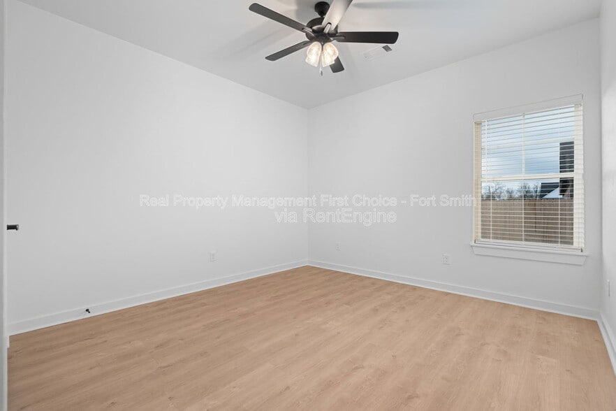 Building Photo - 8815 Bainbridge Ct