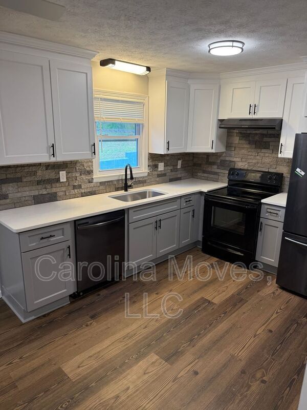 Building Photo - 102 Wood Haven Ct.