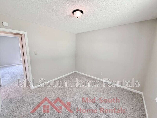Building Photo - 3899 Kerwin Dr