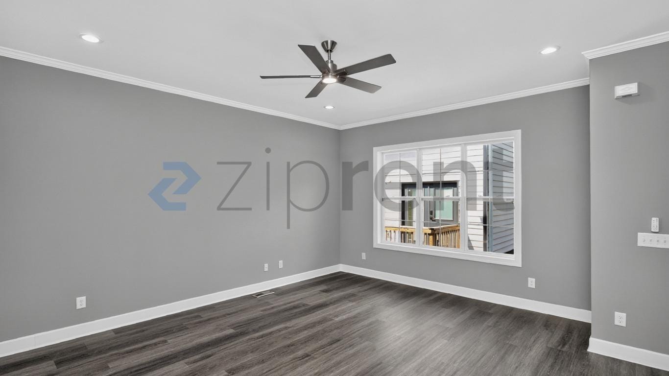 Building Photo - Unit B