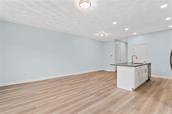 Building Photo - 45 Windsor Rd