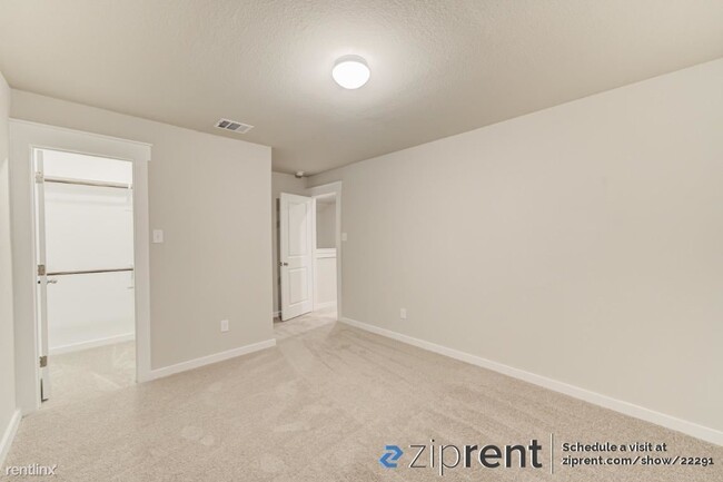 Building Photo - 4 br, 2.5 bath Townhome - 2225 Calvert Dr,...