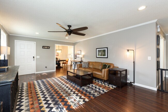 Building Photo - 905 Preston Ct