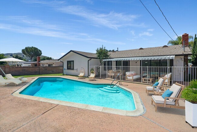 Building Photo - COMPLETELY UPDATED CALABASAS HOME!