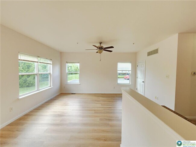 Building Photo - 937 King Way