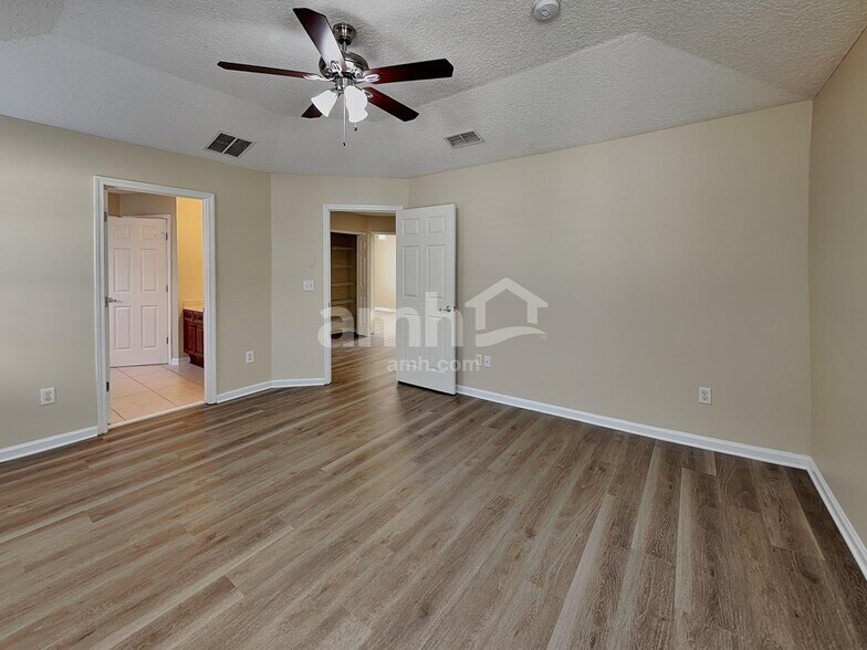 Building Photo - 6285 Pendragon Pl