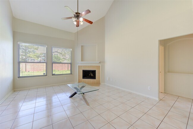 Building Photo - 2921 Indigo Dr
