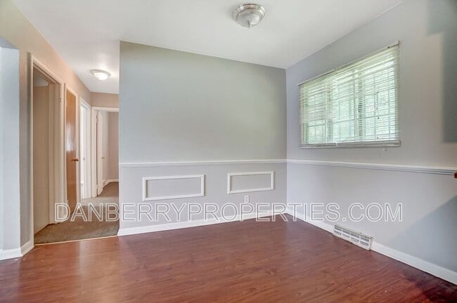 Building Photo - 1115 Secor Rd