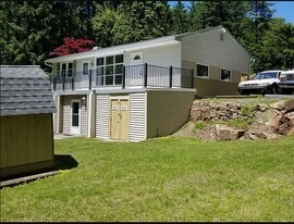 Building Photo - 300 Spring Valley Rd