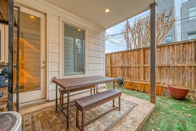 Building Photo - 1537 Malone St