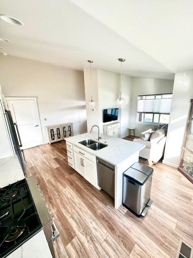Building Photo - New ADU Available in Quiet Neighborhood