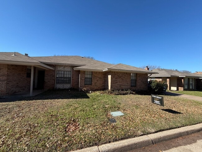 Building Photo - Arlington Duplex For Lease