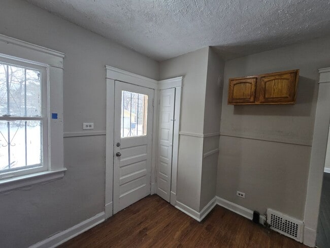 Building Photo - SECTION 8 and EDEN Accepted! Newly Renovated 3BR Home Now Available in Cleveland!!