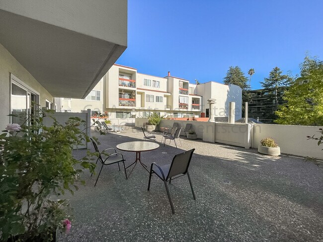 Building Photo - 250 Whitmore St