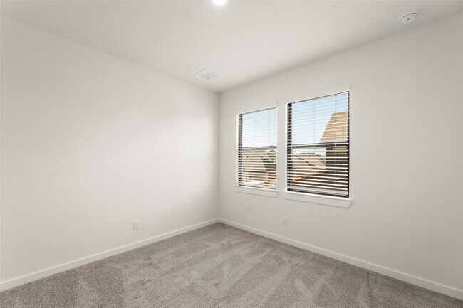 Building Photo - 3335 Verdant Ln