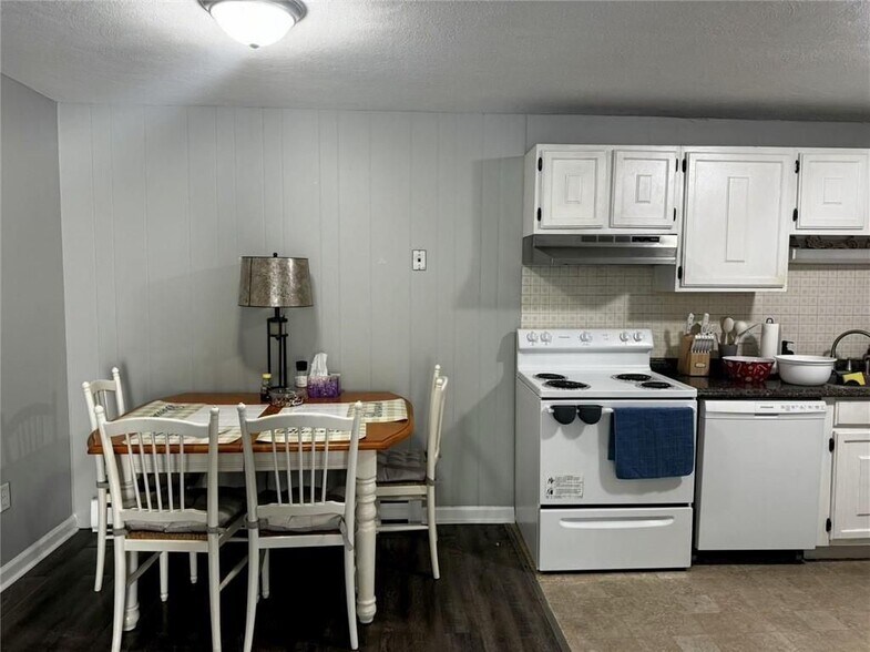 Building Photo - 300 Smithfield Rd