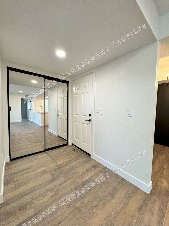 Building Photo - 520 N Stapley Dr