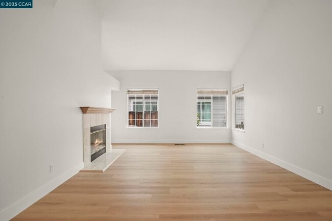 Building Photo - 903 Arrowhead Terrace