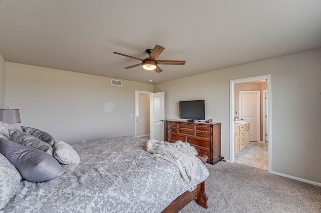 Building Photo - Beautiful 4 Bed, 3 1/2 Bath House in Sever...