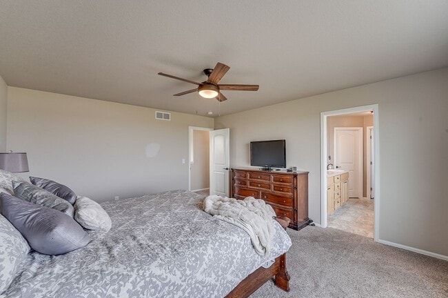 Building Photo - Stunning 4 Bed, 3 1/2 Bath House in Severance!