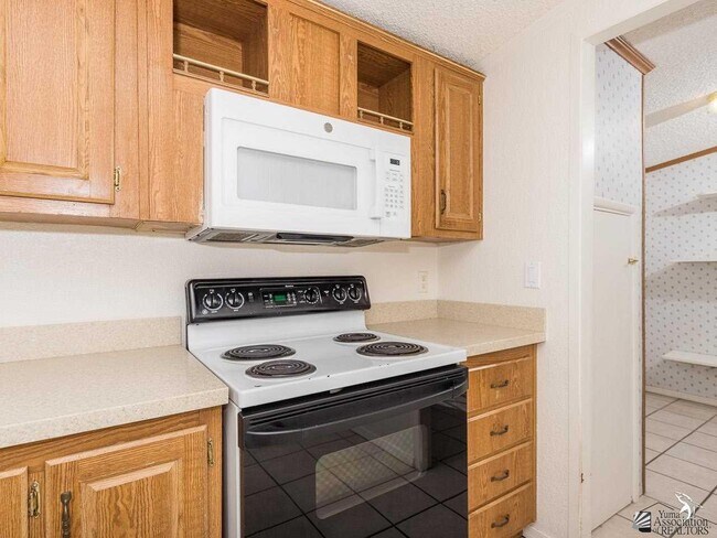 Building Photo - 12736 E 46th St