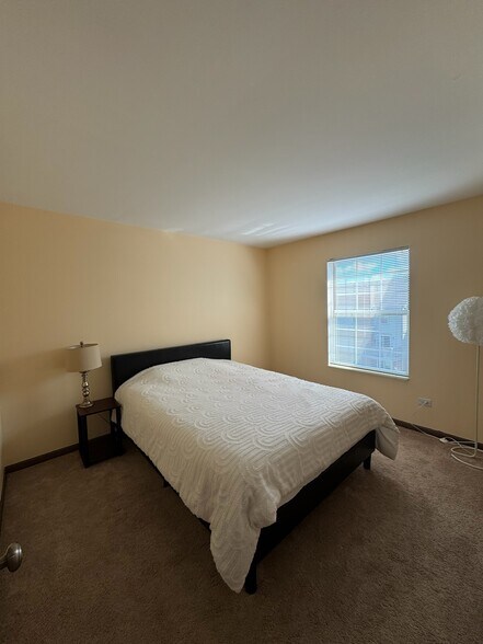 Building Photo - 108 White Oak Ct