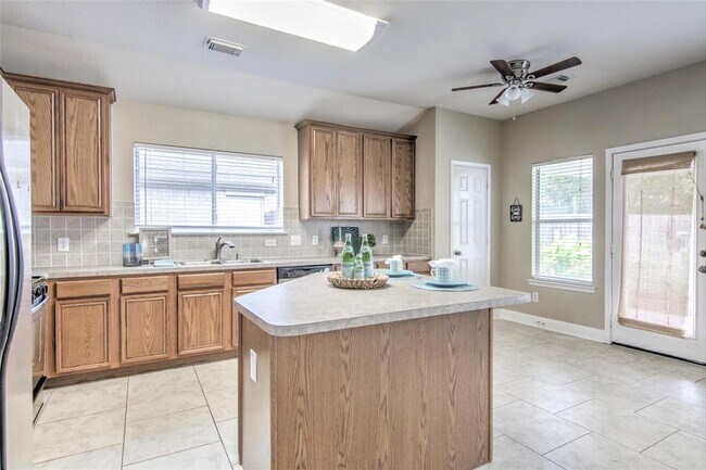 Building Photo - 518 Cedar Branch Dr