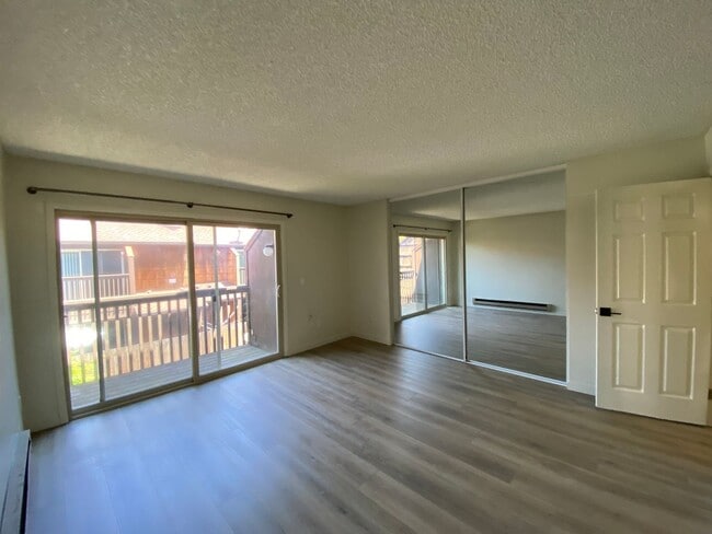 Building Photo - 1481 Parkway Dr