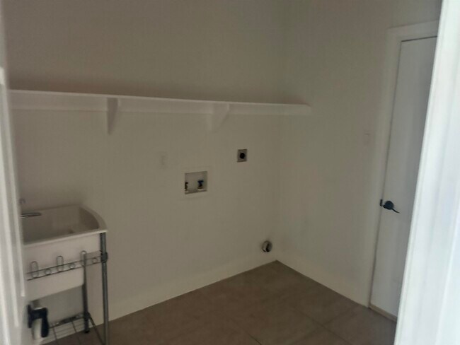 Building Photo - 2801 Braids Dr
