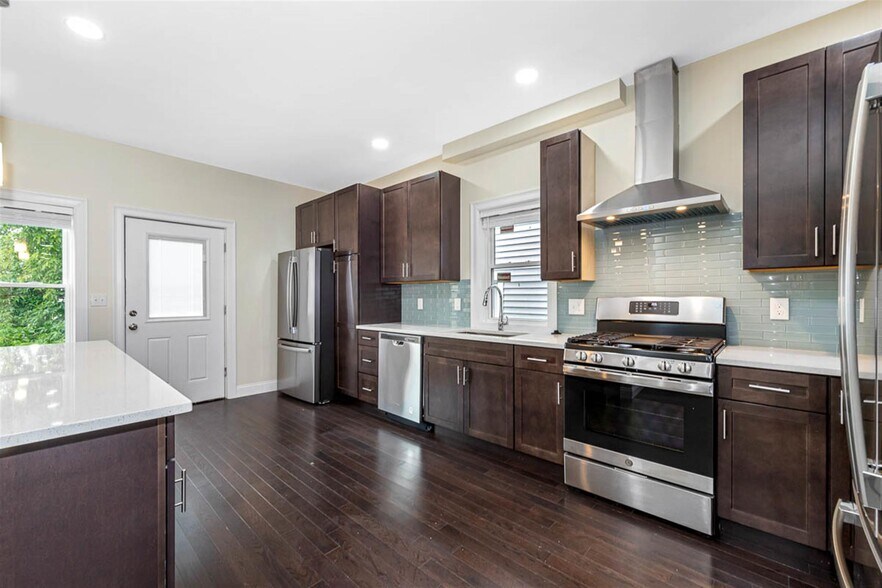 Building Photo - 77 Winchester St