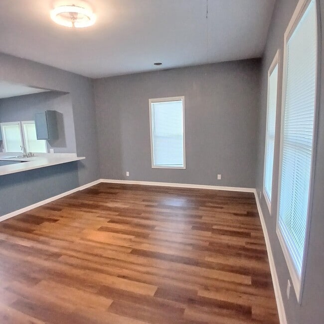 Building Photo - 949 Kney St