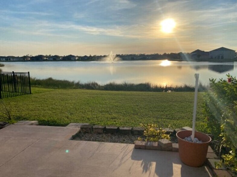 Building Photo - Coming Soon: Charming and Cozy 3 bedroom / 2 bathroom Home with 2 Car Garage, Lake View in Gated ...