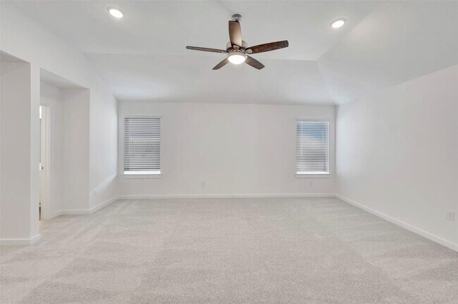 Building Photo - 32455 Sunbeam Dr