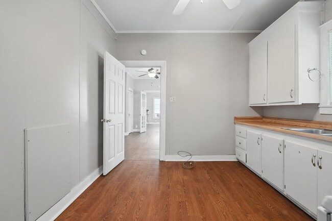 Building Photo - 642 Beech St