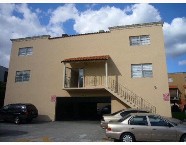 Building Photo - 1305 W 53rd St