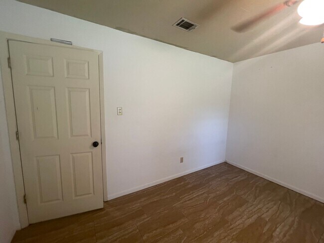 Building Photo - 920 Shumard Oak St