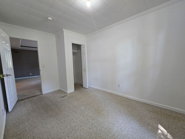 Building Photo - Cute 2 Bedroom Home with Country Feel