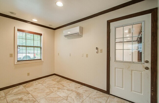 Building Photo - 1722 Front St