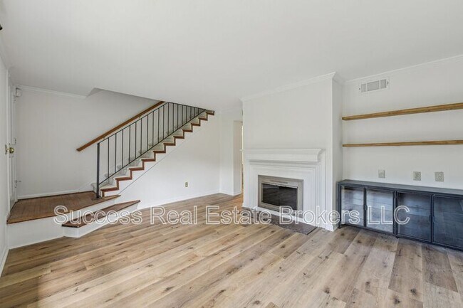 Building Photo - 98 La Rue Pl NW