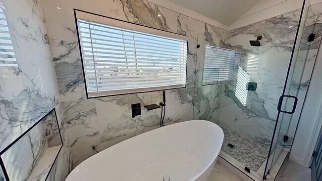 Building Photo - 16917 10th St