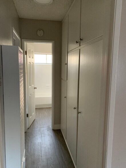 Ton of storage in hallway - 2816 W 182nd St