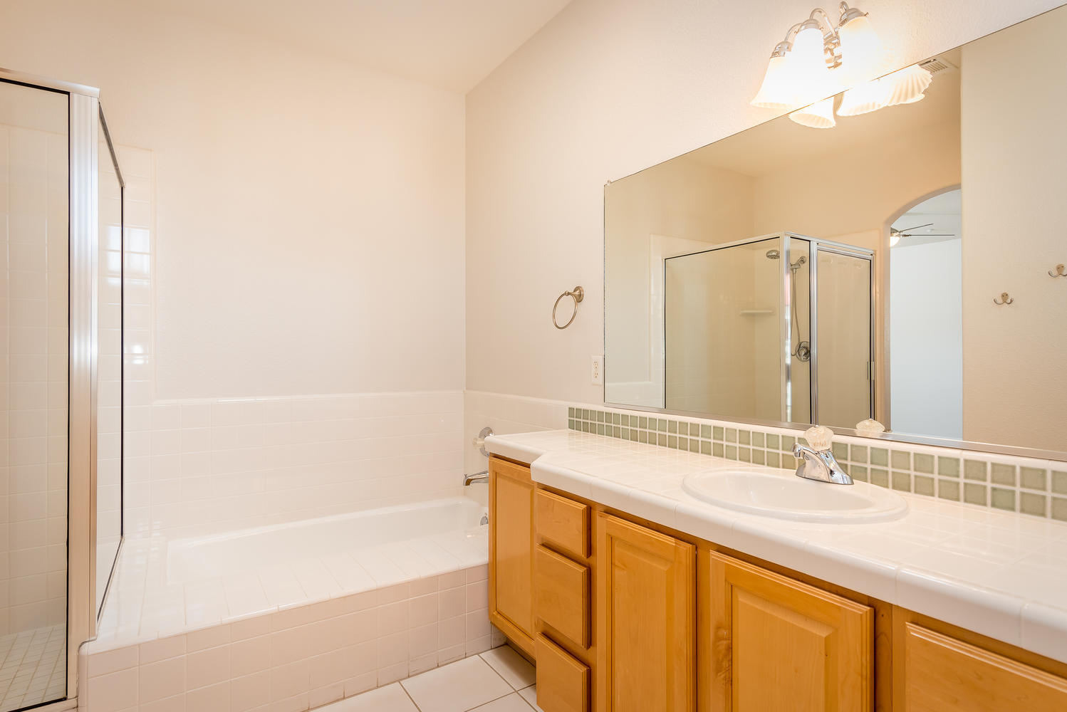 Building Photo - 903 Lawrence Dr