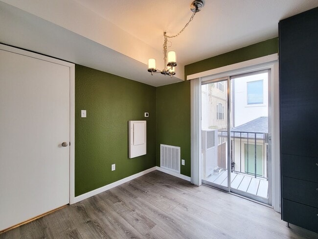 Building Photo - Completely renovated in the heart of Montrose. Spacious 1 bedroom 1 bath condo, upstairs corner u...