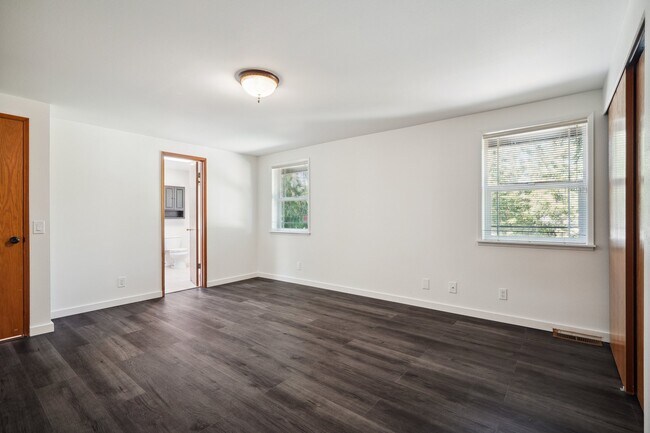 Building Photo - 2119 Duvall Ave NE