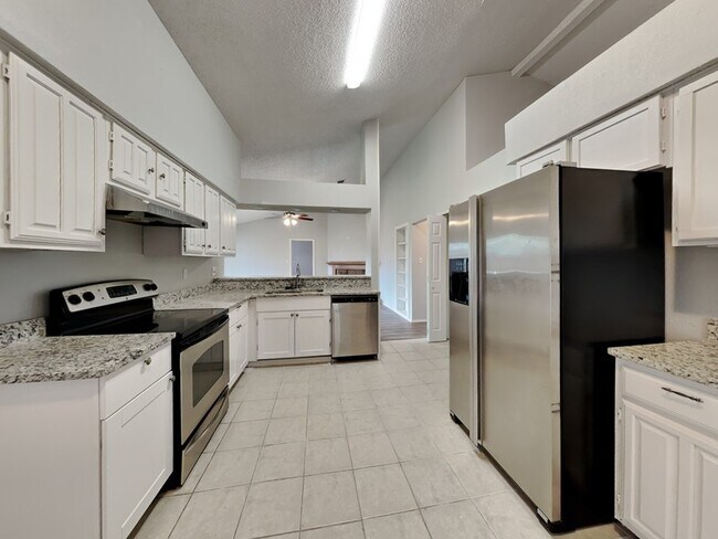 Building Photo - 1056 Twin Falls Dr