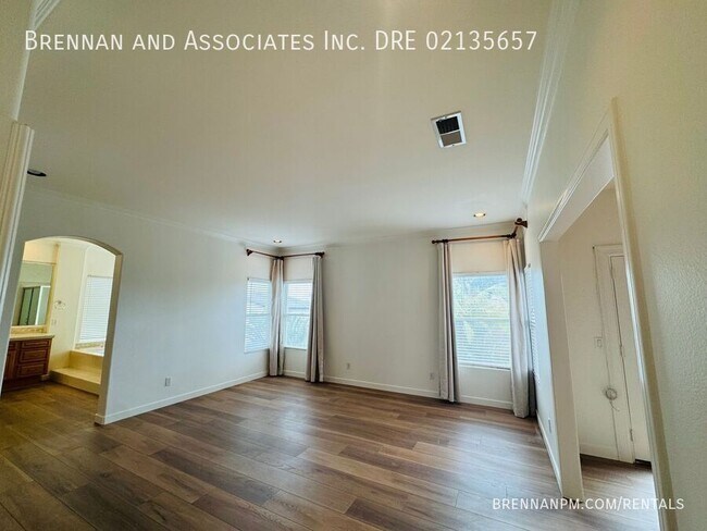 Building Photo - 835 Calle Lagasca
