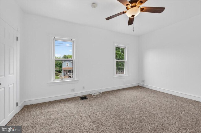 Building Photo - 302 Sloan Ave