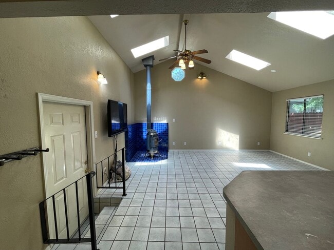 Building Photo - Charming & Unique Fair Oaks Home with Deta...
