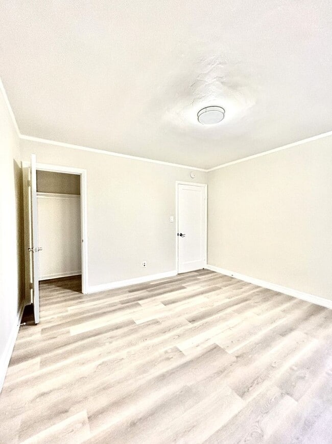 Building Photo - Remodeled 1 Bed/ 1 Bath Apartment in Burlingame Available NOW!